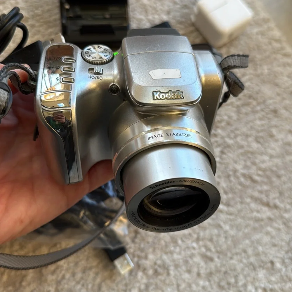 Vintage Kodak EasyShare Z612MP Zoom Digital Camera with/ Accessories